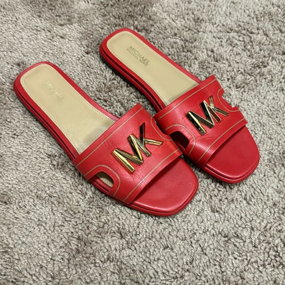 Michael Kors slides Size 6 in adorable red color 😍